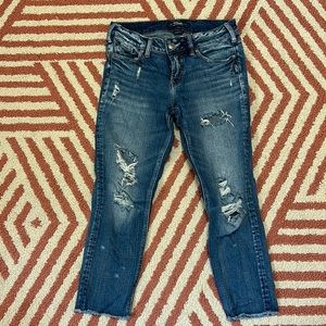 SILVER JEANS 28 ELYSE cropped skinny jeans w big  distressing—super funky look